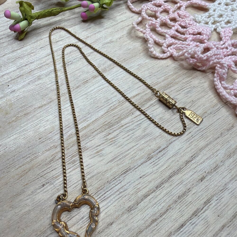 1928 Gold Tone Heart Pendant Necklace Signed - Picture 6 of 6